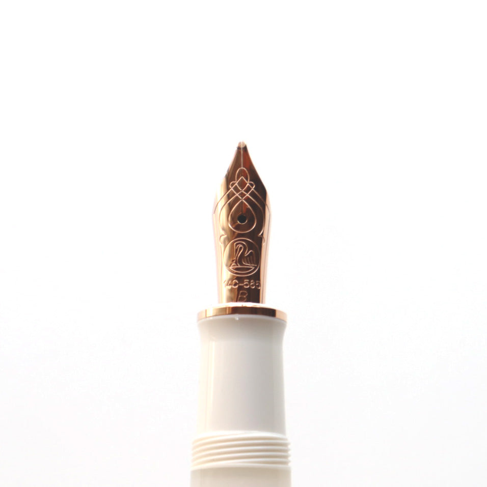 【限定品】Pelikan(ペリカン) 万年筆 スーベレーン600 ホワイト&ローズゴールド 極細字/細字/中字/太字