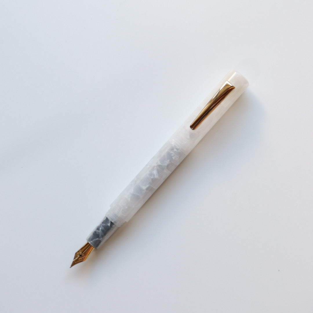 HIGHTIDE(ハイタイド) attaché マーブル万年筆 ホワイト 細字
