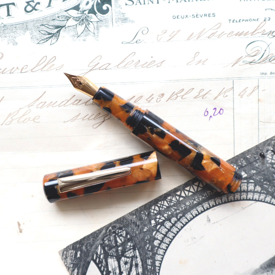 HIGHTIDE(ハイタイド) attaché マーブル万年筆 ブラウン 細字