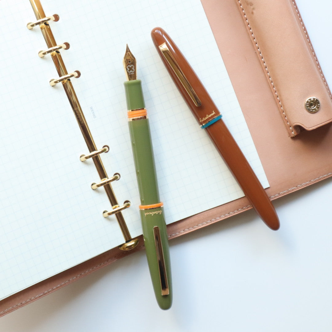 【限定品】Esterbrook(エスターブルック) 万年筆 エスティー・バック・トゥ・ザ・ランド カーキーリーフ 極細字/細字/中字/スタブ